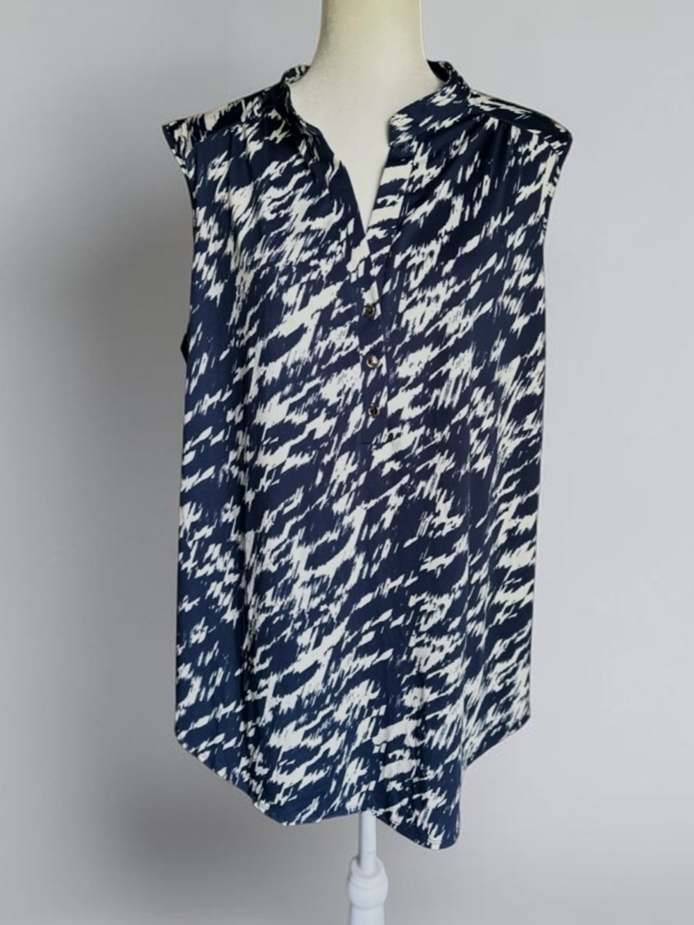 PerSeption Navy Wht Abstract Print Top 1/4 Button Henley Neckline 2X Sleeveless